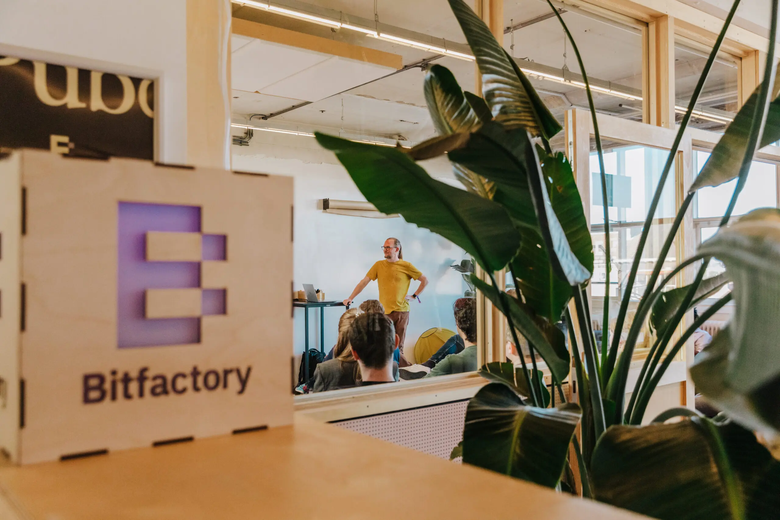 Bitfactory lightbox en inkijkje in de zaal